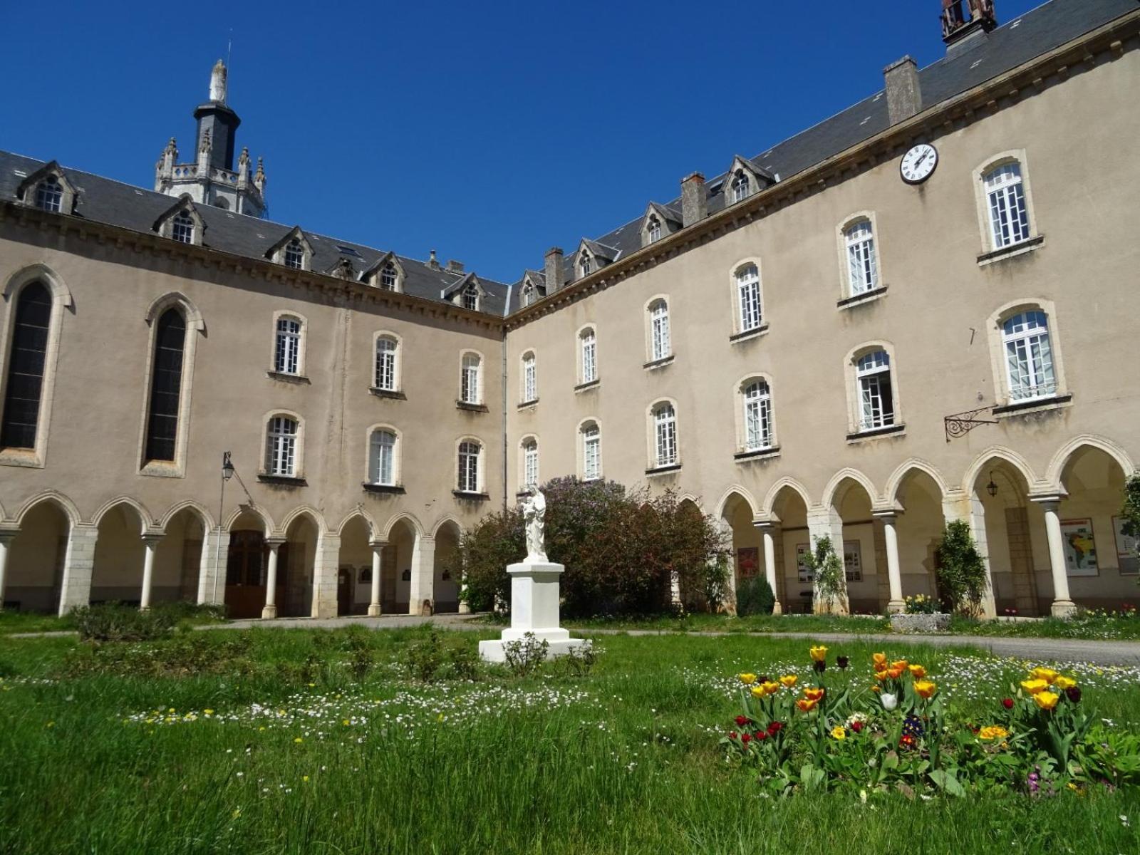 Le Grand Couvent De Gramat Hotell Exteriör bild